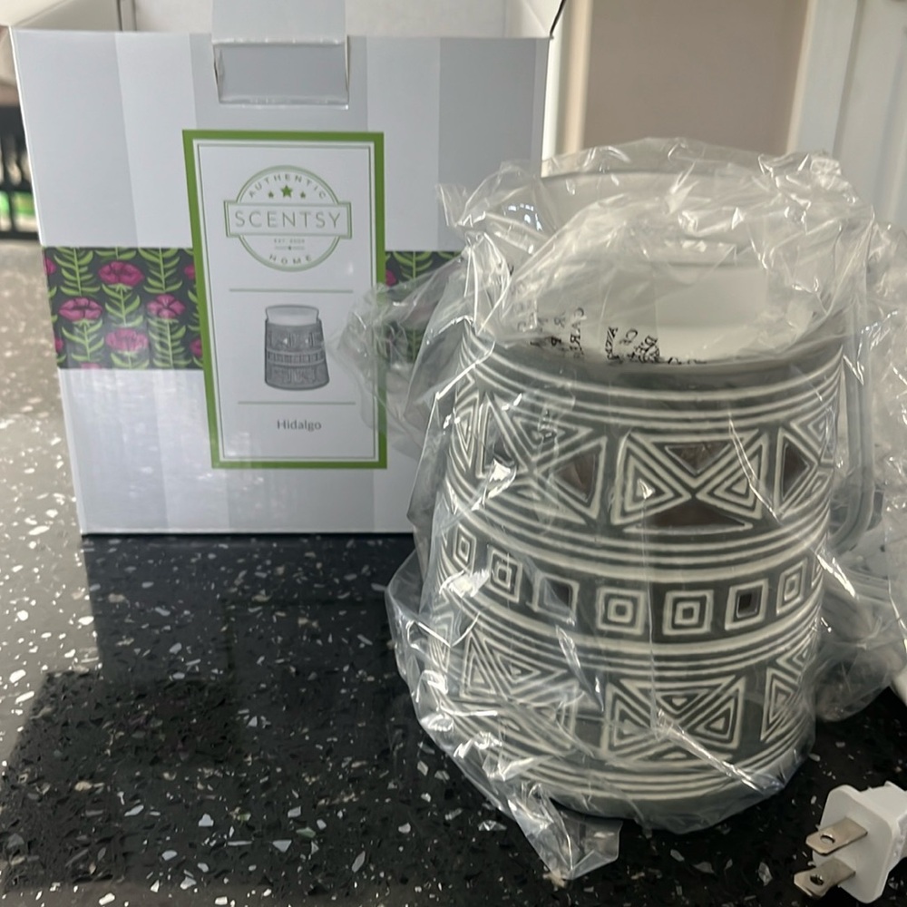 Scentsy Full Size Hidalgo Warmer